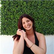 Creativa, responsable y apasionada por enseñar a cualquier nivel.